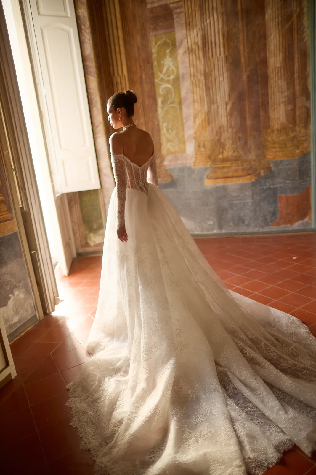 Edwina, abito con maniche lunghe in pizzo — collezione Felicia Couture, made in Italy — foto 4
