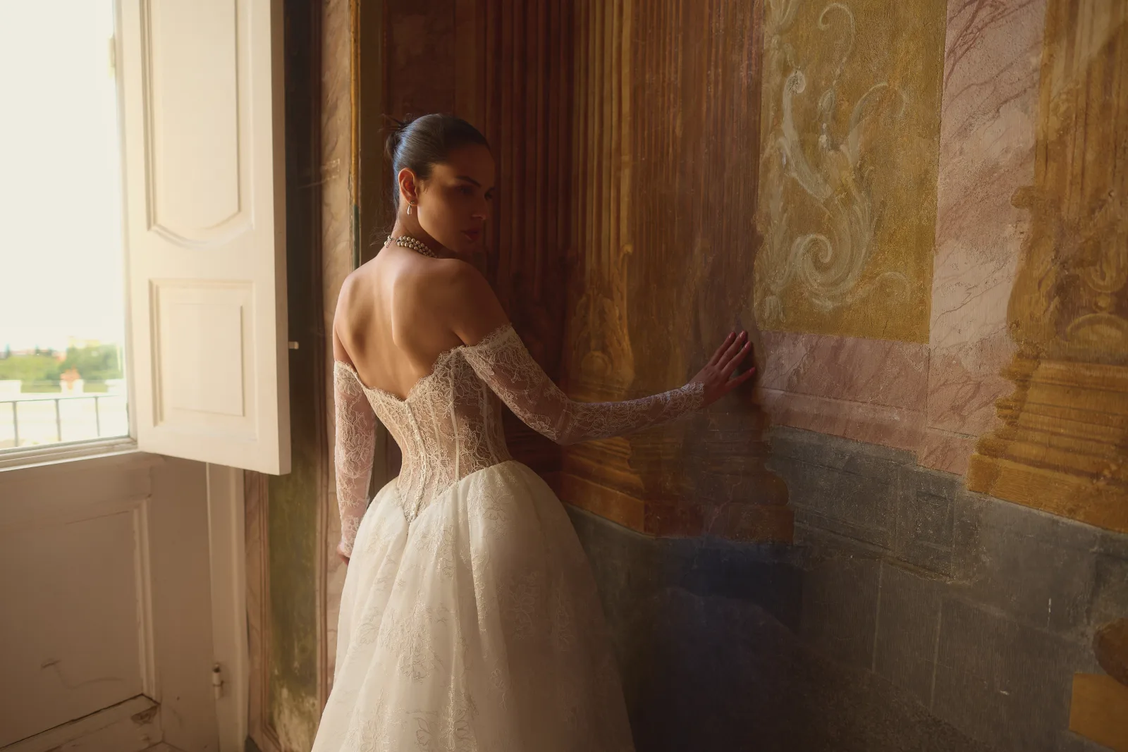 Edwina, abito con maniche lunghe in pizzo — collezione Felicia Couture, made in Italy — foto 5
