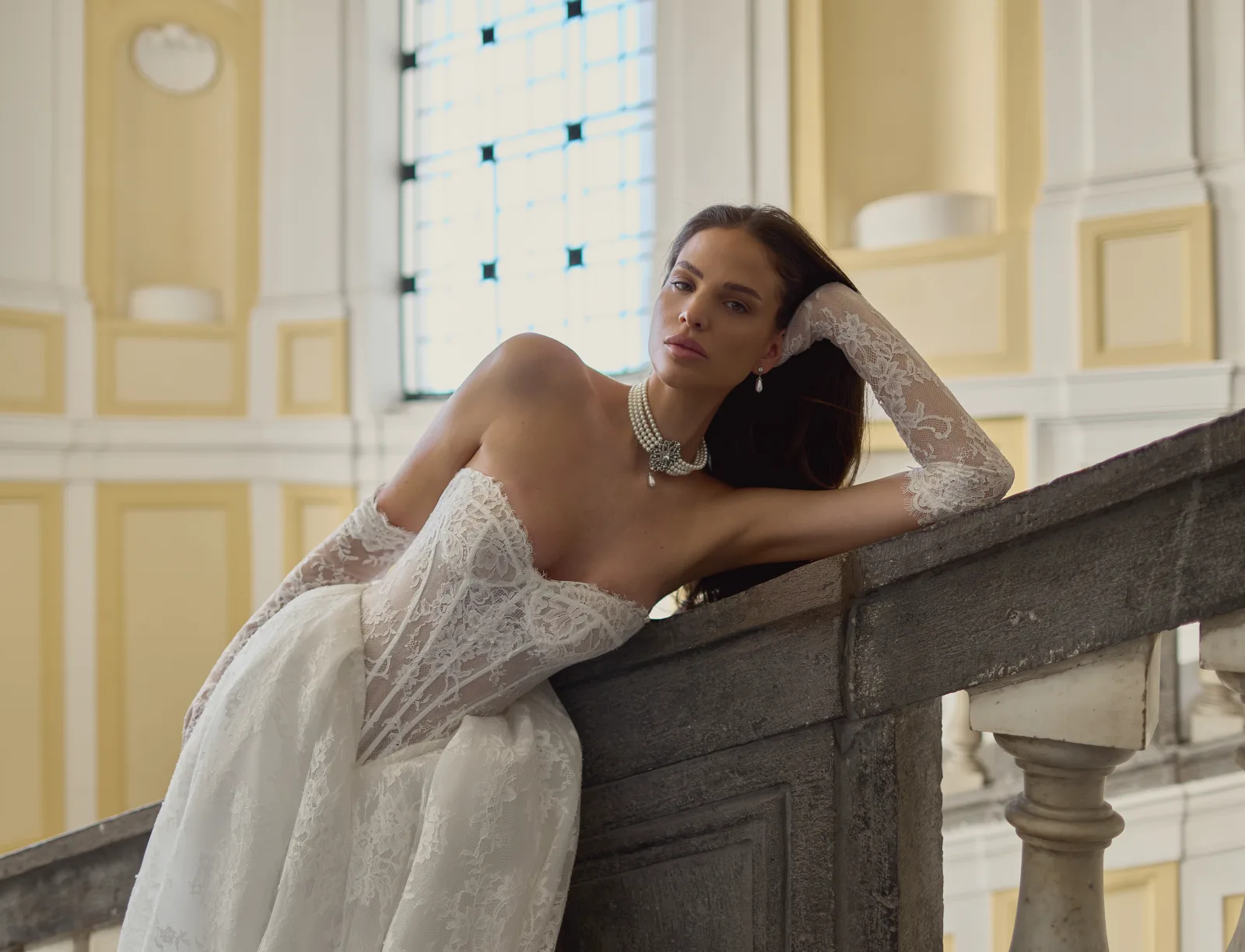 Velo mantilla in pizzo francese dell’abito da sposa Ottile, made in Italy