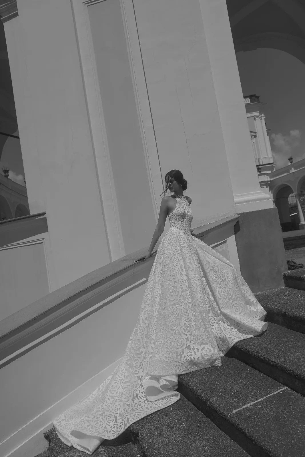 Coda in pizzo damascato dell'abito da sposa principessa Regency, made in Italy